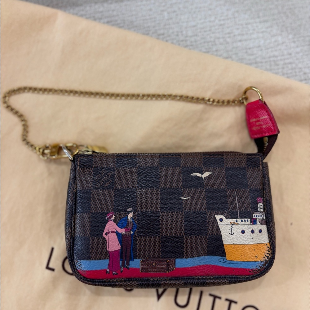 Authentic Louis Vuitton limited edition. Pochette trunk mini